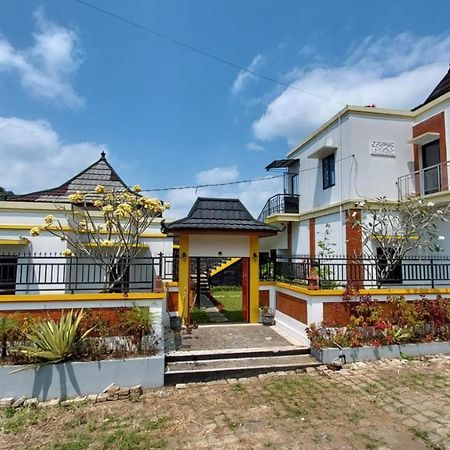 Pool Villa Saung Suluh Пурвокерто Екстериор снимка