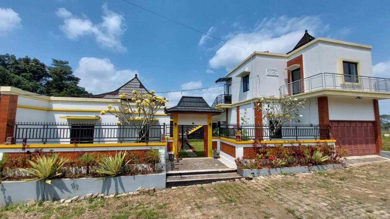 Pool Villa Saung Suluh Пурвокерто Екстериор снимка