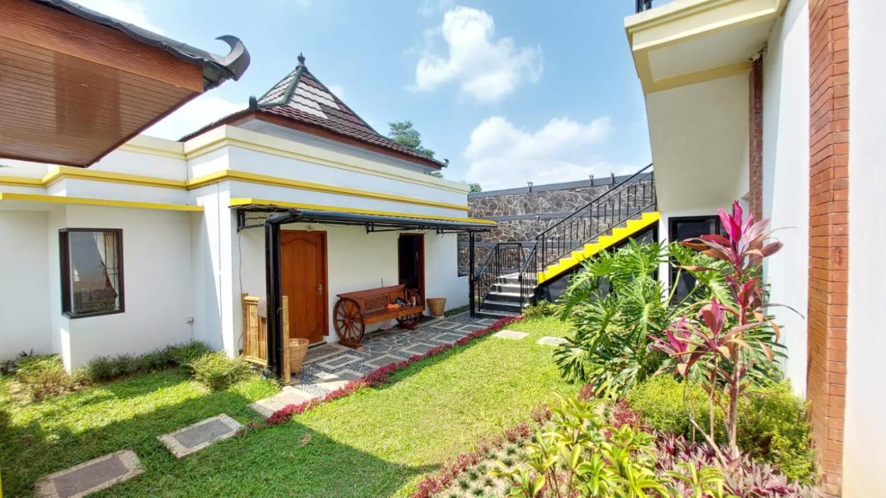 Pool Villa Saung Suluh Пурвокерто Екстериор снимка