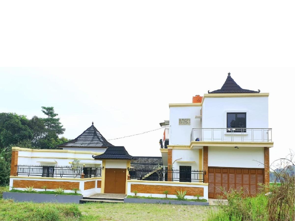Pool Villa Saung Suluh Пурвокерто Екстериор снимка